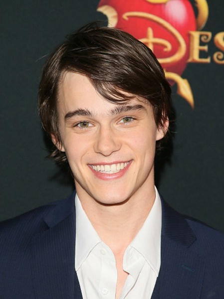 Mitchell Hope Wikipedia: Age Height and Girlfriend