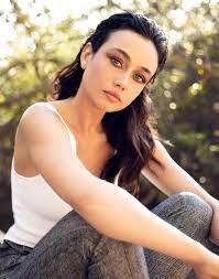Are Louis Partridge and Sydney Chandler Dating? Girlfriend/Boyfriend, Age and Wikipedia